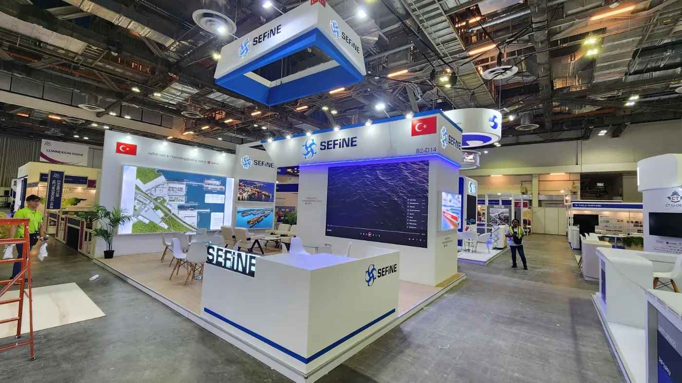 Green suspended-cube feature exhibition stand