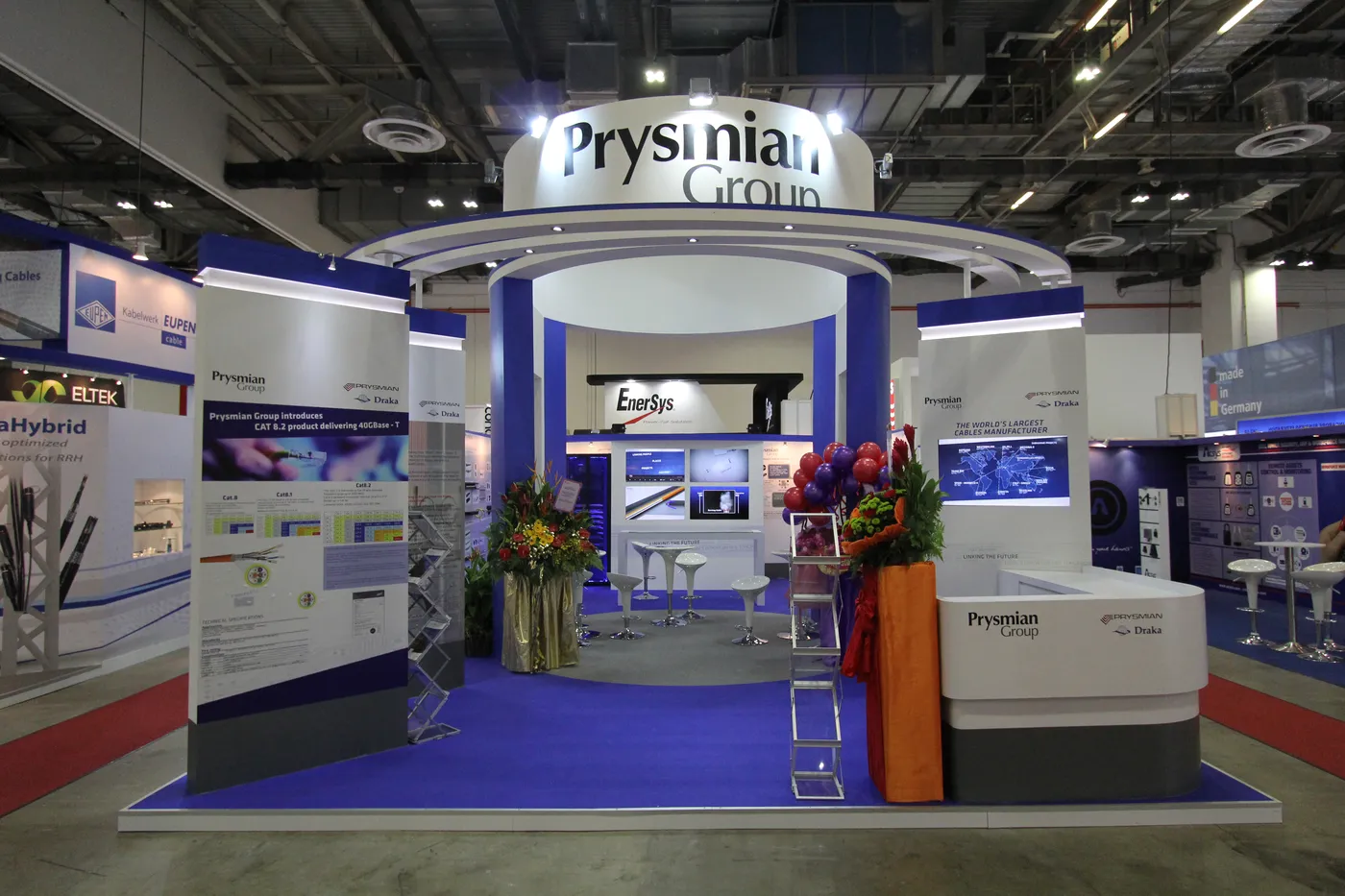 Exhibition booth with a curved feature archway